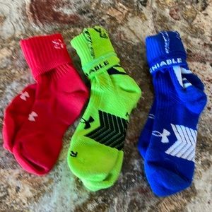 Under armour hits socks. Size medium.